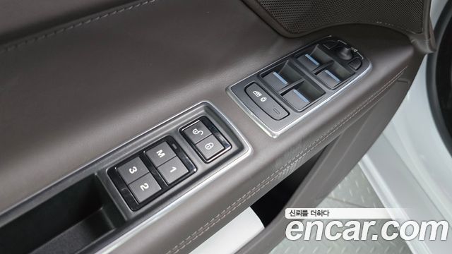 Jaguar XF 2017 — photo 20