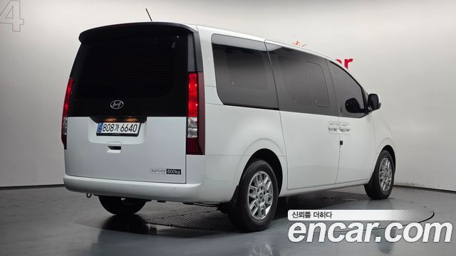 Hyundai Staria 2025 — photo 2