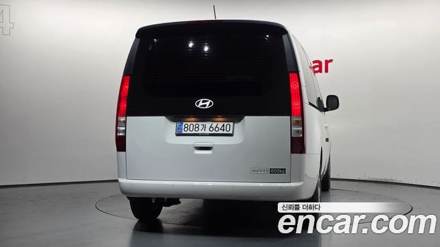 Hyundai Staria 2025 — photo 4