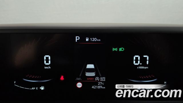 Hyundai Staria 2025 — photo 11