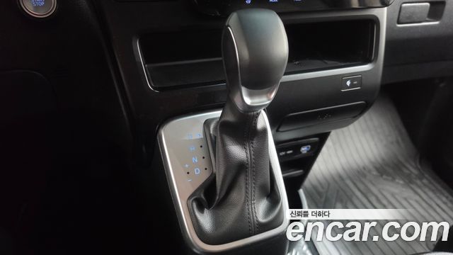 Hyundai Staria 2025 — photo 12