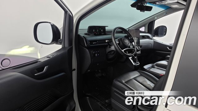 Hyundai Staria 2025 — photo 13