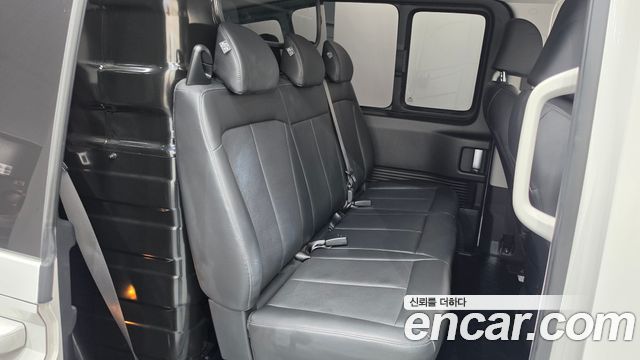 Hyundai Staria 2025 — photo 17