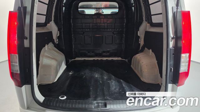Hyundai Staria 2025 — photo 22