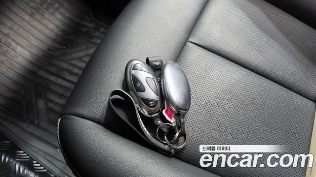 Hyundai Staria 2025 — photo 23