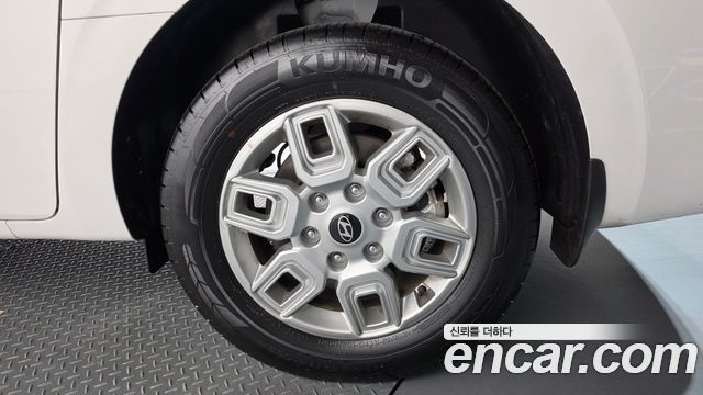 Hyundai Staria 2025 — photo 7