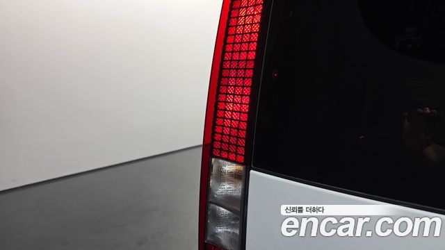 Hyundai Staria 2025 — photo 9