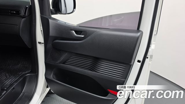 Hyundai Staria 2025 — photo 14