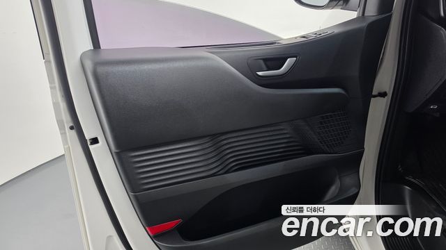 Hyundai Staria 2025 — photo 15