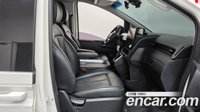 Hyundai Staria 2025 — photo 16