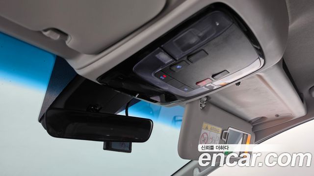 Hyundai Staria 2025 — photo 27