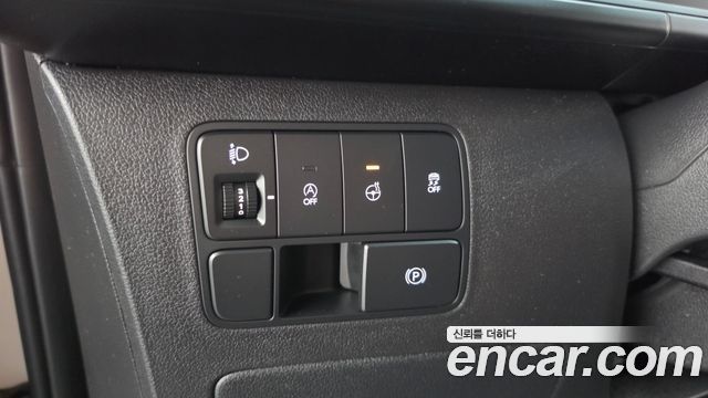 Hyundai Staria 2025 — photo 28