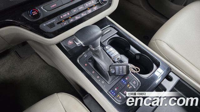 Kia Canival 2018 — photo 12