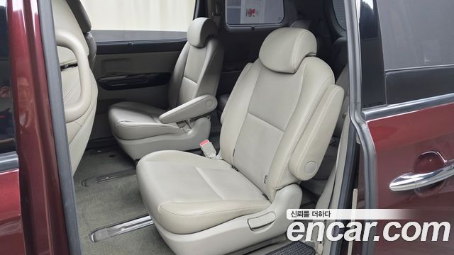 Kia Canival 2018 — photo 18