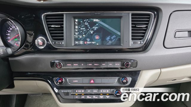 Kia Canival 2018 — photo 19