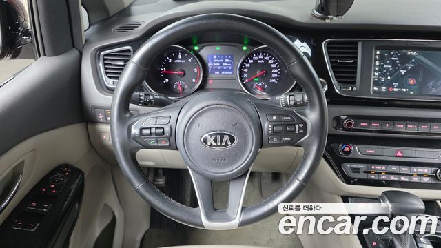 Kia Canival 2018 — photo 20