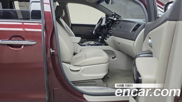 Kia Canival 2018 — photo 16