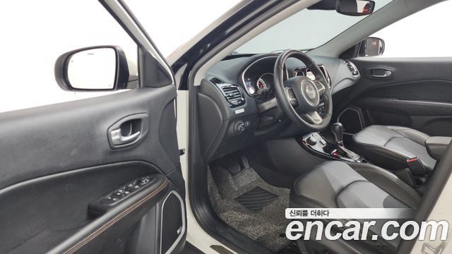 Jeep Compass 2019 — photo 13