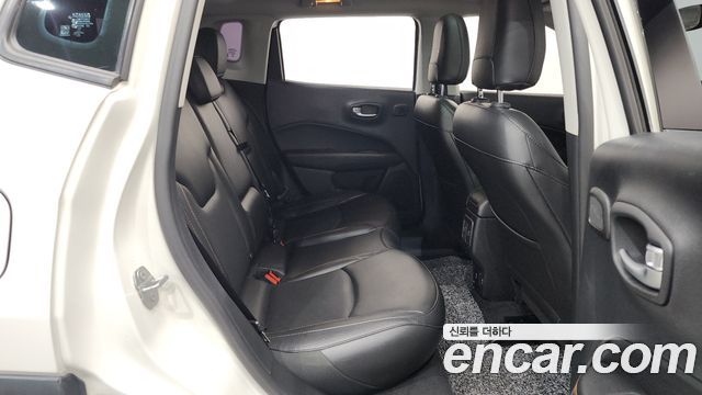 Jeep Compass 2019 — photo 17