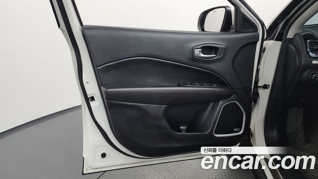 Jeep Compass 2019 — photo 14