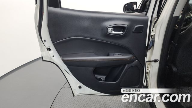 Jeep Compass 2019 — photo 15