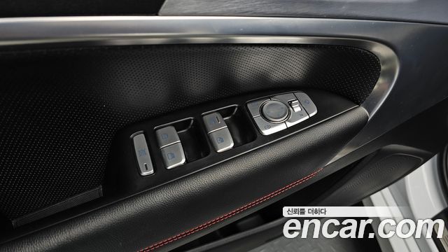 Genesis G70 2018 — photo 23