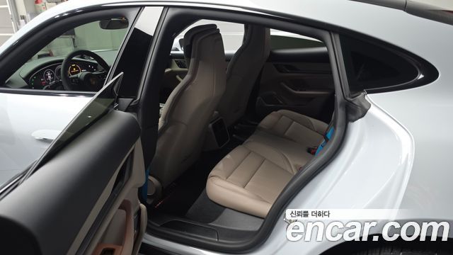 Porsche Taycan 2025 — photo 11