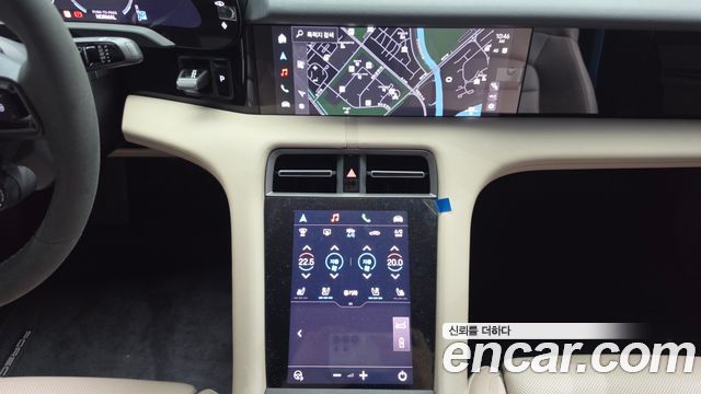 Porsche Taycan 2025 — photo 19