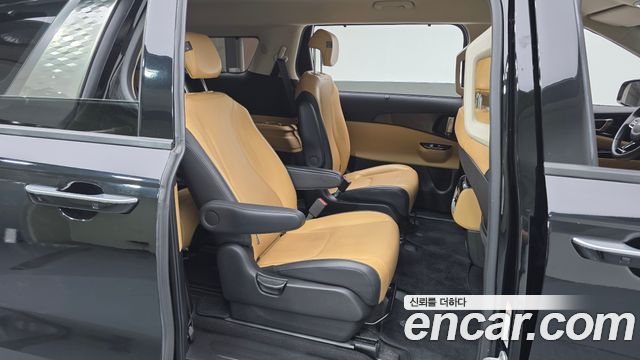 Kia Canival 2023 — photo 11