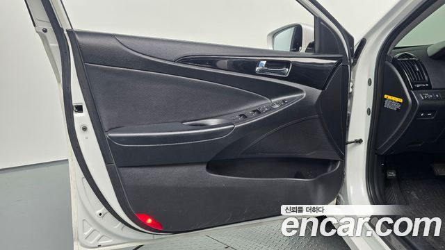 Hyundai Sonata 2010 — photo 14