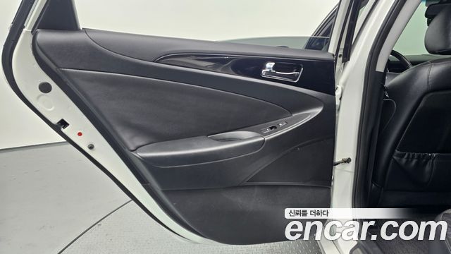 Hyundai Sonata 2010 — photo 15