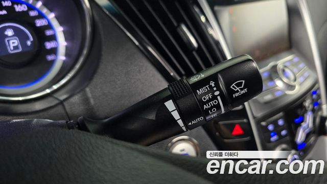 Hyundai Sonata 2010 — photo 24