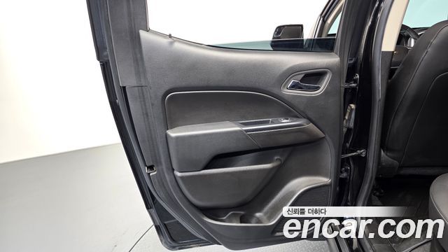 Chevrolet Korea Colorado 2022 — photo 15