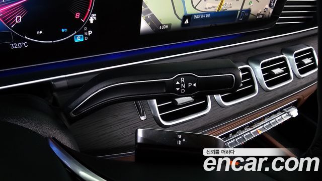 Mercedes-Benz GLE-Class 2025 — photo 12