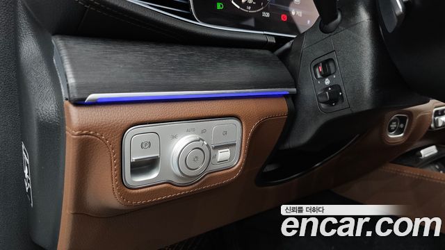 Mercedes-Benz GLE-Class 2025 — photo 27