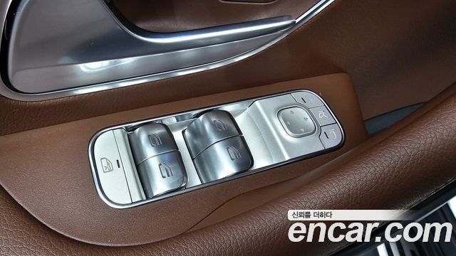 Mercedes-Benz GLE-Class 2025 — photo 29