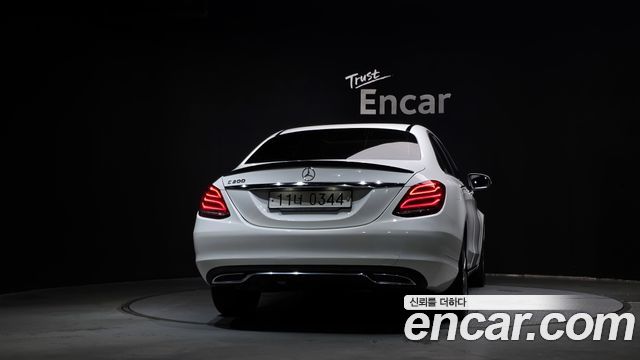Mercedes-Benz C-Class 2017 — photo 4