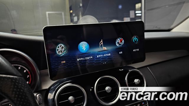 Mercedes-Benz C-Class 2017 — photo 14