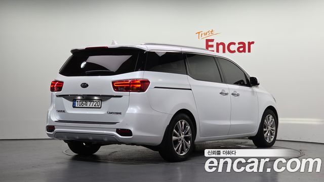 Kia Canival 2019 — photo 2