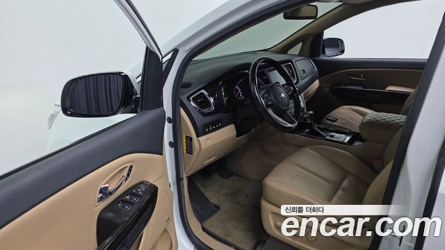 Kia Canival 2019 — photo 17