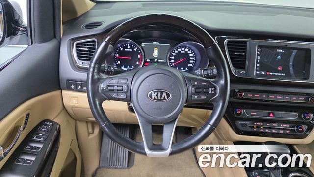 Kia Canival 2019 — photo 21