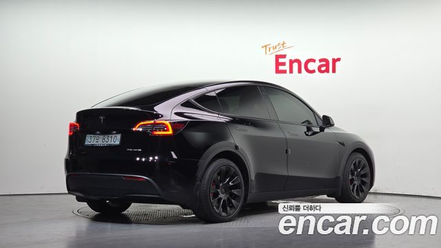 Tesla Model Y 2022 — photo 2