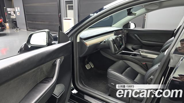 Tesla Model Y 2022 — photo 13