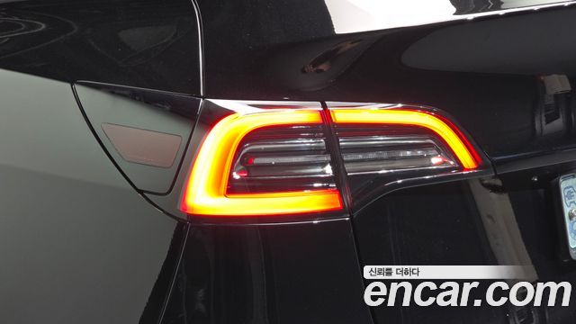 Tesla Model Y 2022 — photo 9
