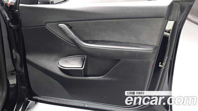 Tesla Model Y 2022 — photo 15