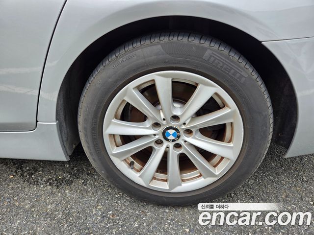 BMW 5-Series 2011 — photo 5