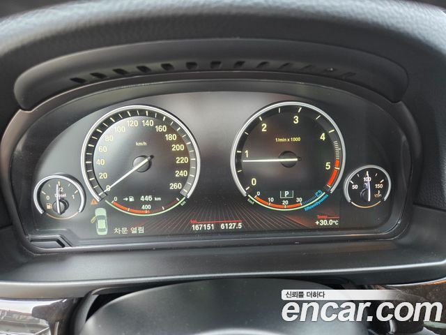 BMW 5-Series 2011 — photo 8