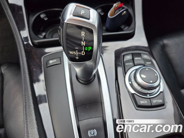 BMW 5-Series 2011 — photo 9