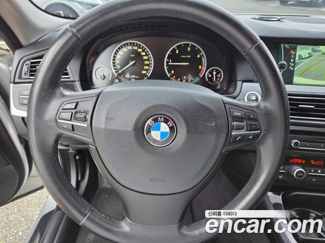BMW 5-Series 2011 — photo 12