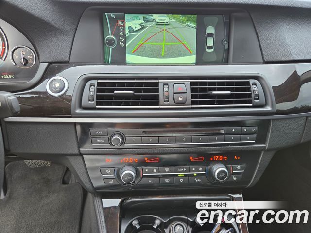 BMW 5-Series 2011 — photo 13